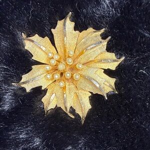 Vintage Signed "BSK" Gold Tone Layered Poinsettia Flower Brooch